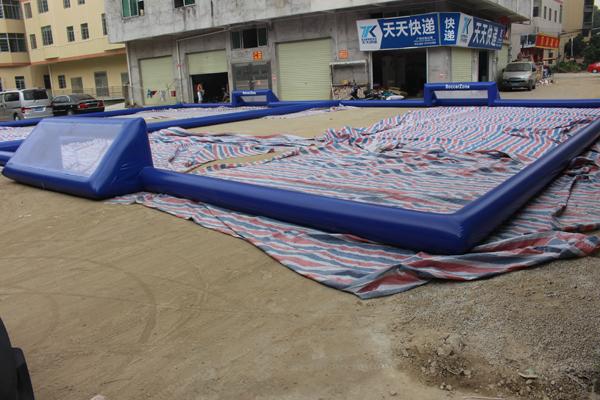 Terrain de football/terrain de football gonflables adaptés aux besoins du client de 24m x de 18m pour la boule de bulle