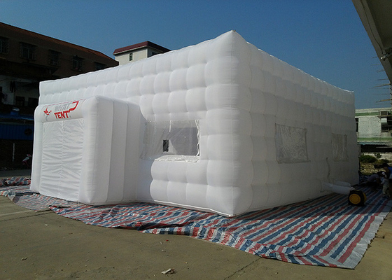 Chine Tente gonflable gonflable blanche imperméable d'événement de la tente de camping 10mLX10mWX4.2mH fournisseur