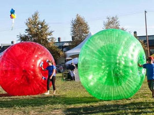 Chine Les jeux de plein air gonflables d'adultes imperméabilisent la boule de Zorbing de corps pour l'herbe fournisseur