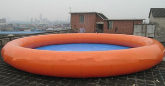 Chine Piscine gonflable ronde ignifuge faite sur commande de famille/petite piscine d'explosion fournisseur