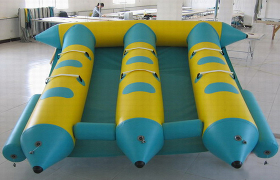 Chine Customed 6 poissons gonflables de mouche de bateau de banane de Seaters pour des jouets de piscine d'explosion fournisseur