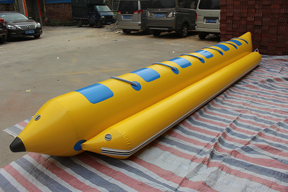Chine Poissons gonflables vert-bleu de mouche de bateau de banane 0.9mmPVC 5 sièges fournisseur