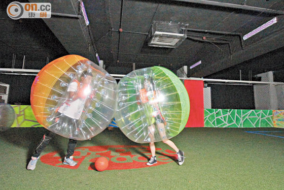Chine Le football gonflable extérieur de bulle/boule de butoir sautante pour la longue longévité adulte fournisseur