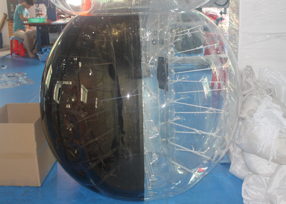 Chine De groupes de jeunes le football gonflable noir de bulle du football à moitié avec 1.0mm TPU fournisseur