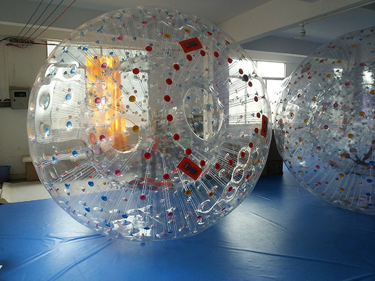Chine Boule gonflable de PVC Zorb du point rouge 0.8mm, boule humaine gonflable de hamster diamètre de 3m x de 2m fournisseur